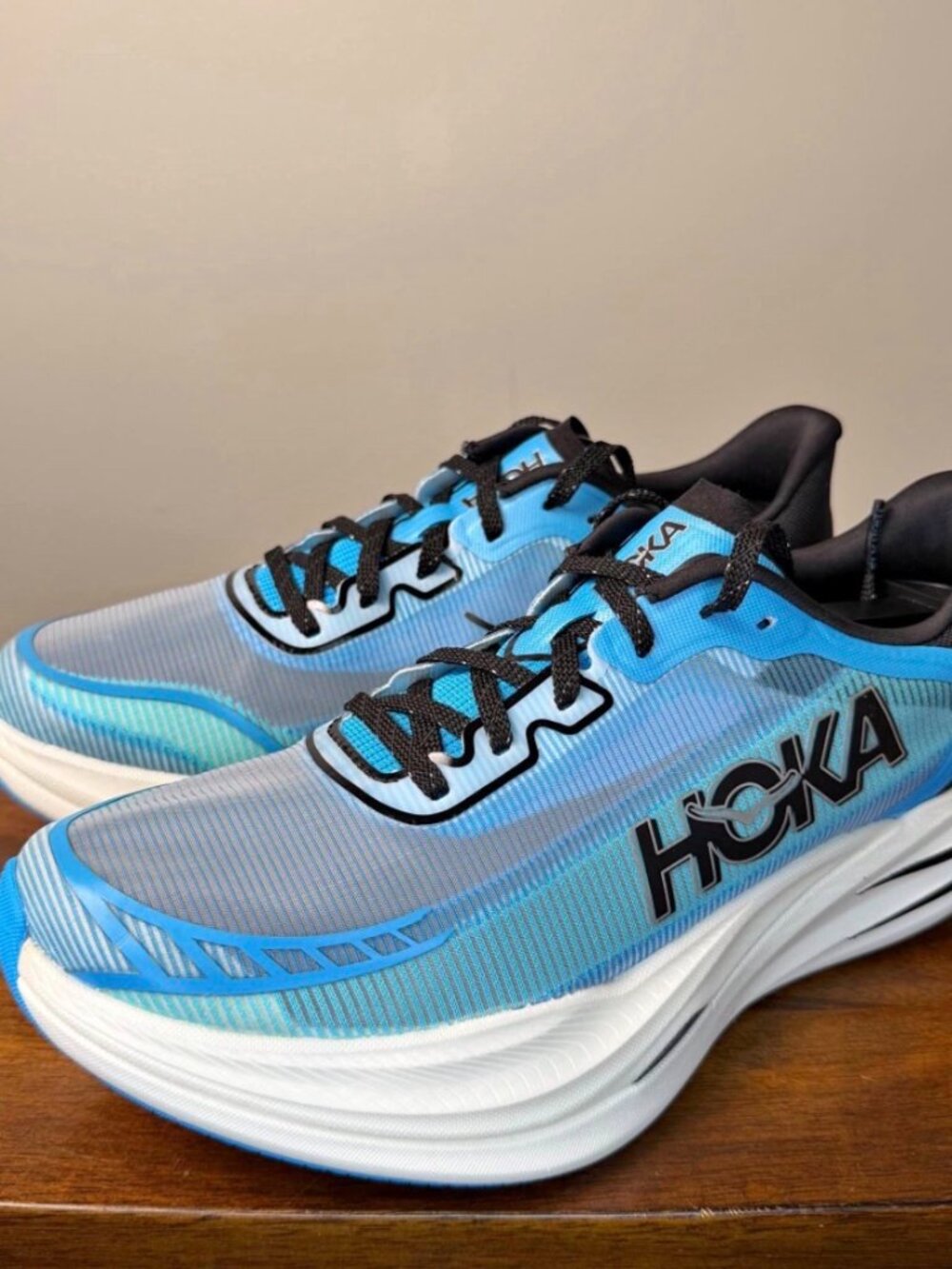 Running shoes Hoka cielo
